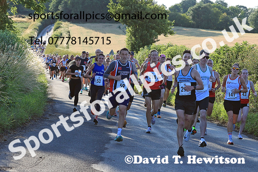 The 2025 Tynedale Pie n Peas 10k Road Race, Ovington to Low Prudhoe, Northumberland. Photo: David T. Hewitson/Sports for All Pics